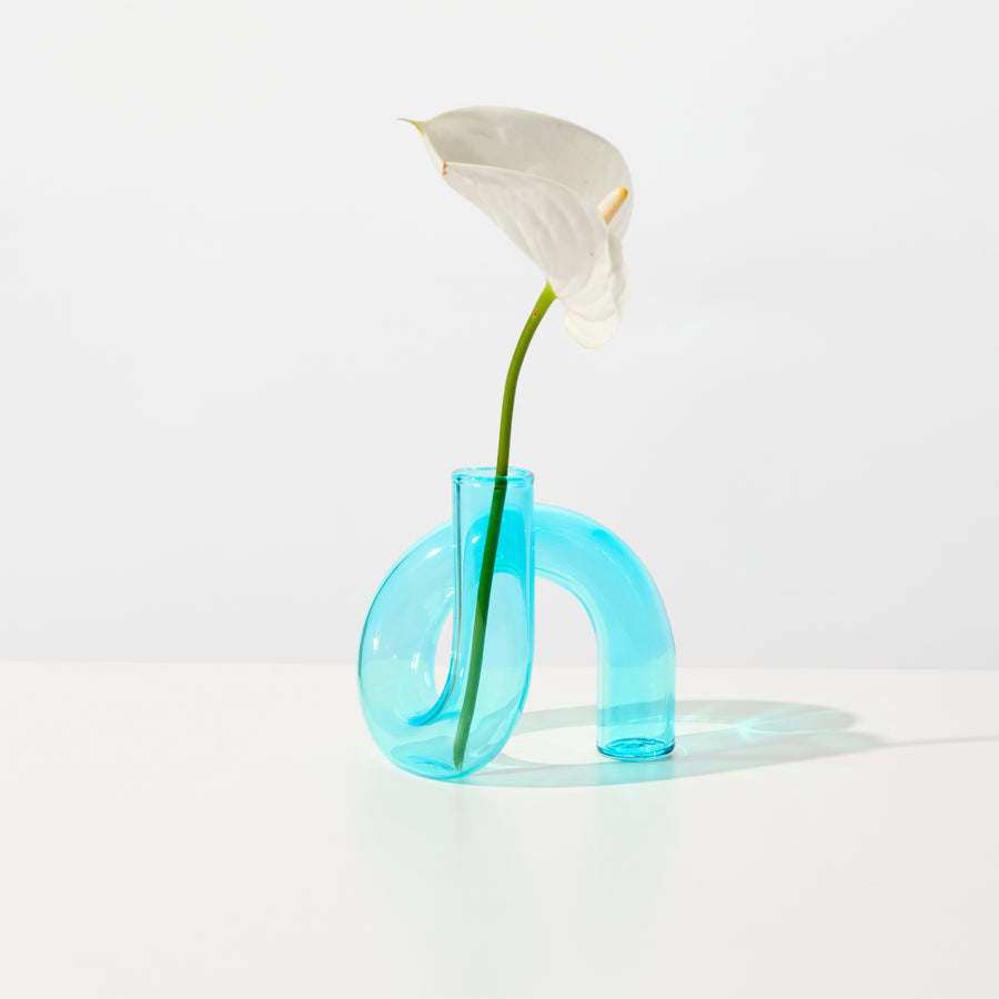 TWIST VASE/CANDLE HOLDER IN LIGHT BLUE