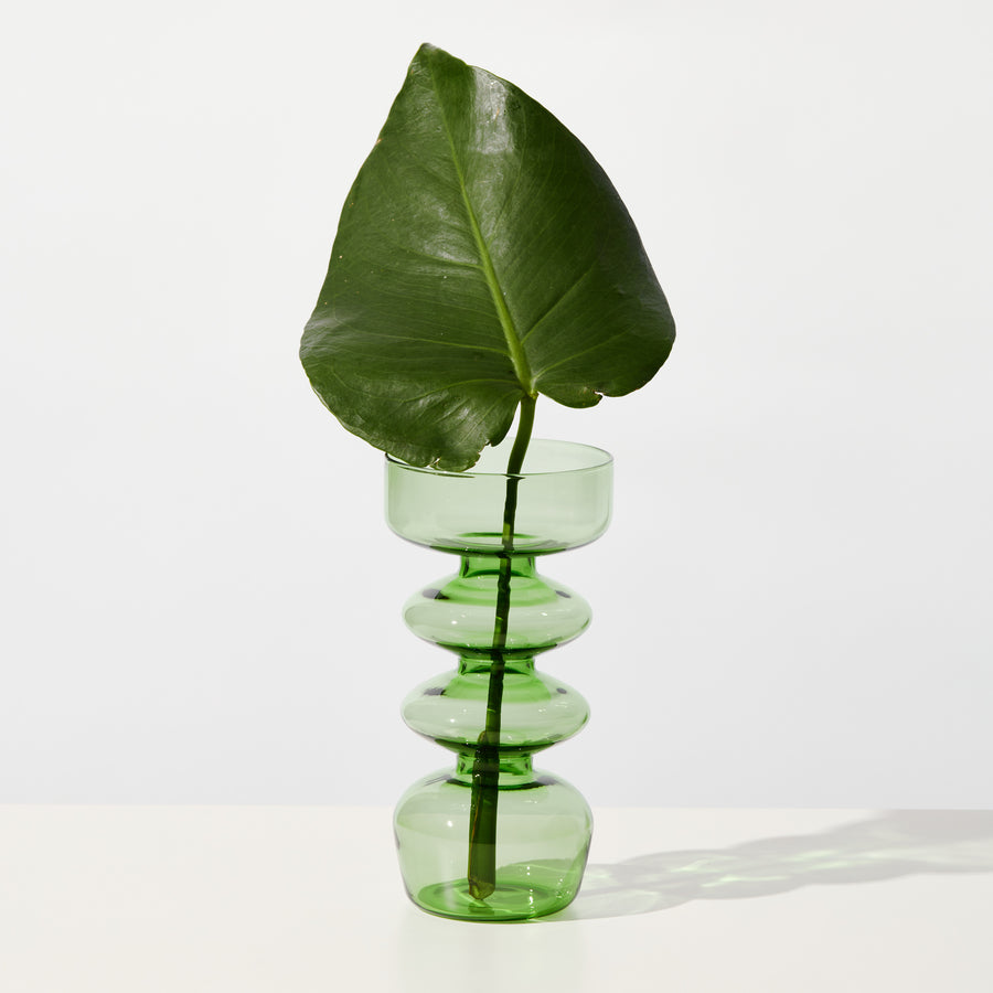 CURVY VASE IN GREEN