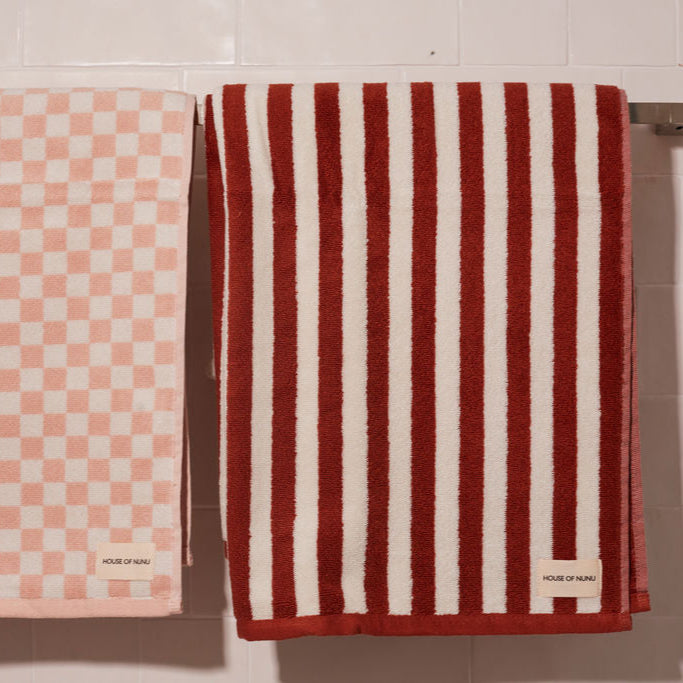 BATH TOWEL IN PINK CHECK