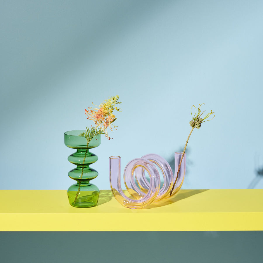 CURVY VASE IN GREEN